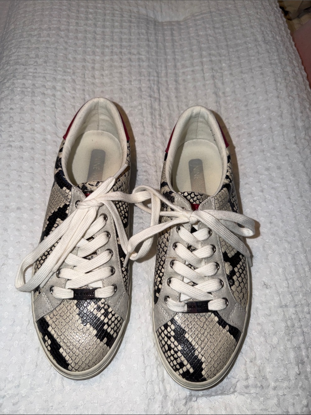 Nine West Women’s Snake-Print Low-Top Sneakers in Cream & Black pink trim size 8